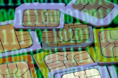 भारत का नया सिम-बाइंडिंग नियम: जानें यह कैसे काम करेगा, सिंधिया इसे क्यों दे रहे हैं बढ़ावा और आपके लिए इसके क्या मायने हैं?