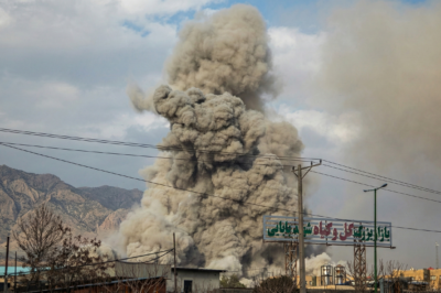 लाइव अपडेट्स: ईरान का अमेरिका से बातचीत से इनकार, खाड़ी के शहरों में धमाकों की आवाज़ें