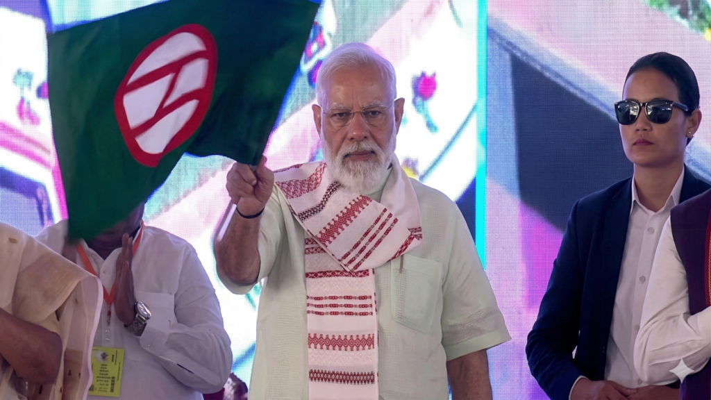 प्रधानमंत्री नरेंद्र मोदी दिल्ली मेट्रो के नए पिंक लाइन और मैजेंटा लाइन कॉरिडोर का उद्घाटन करते हुए, 8 मार्च 2026