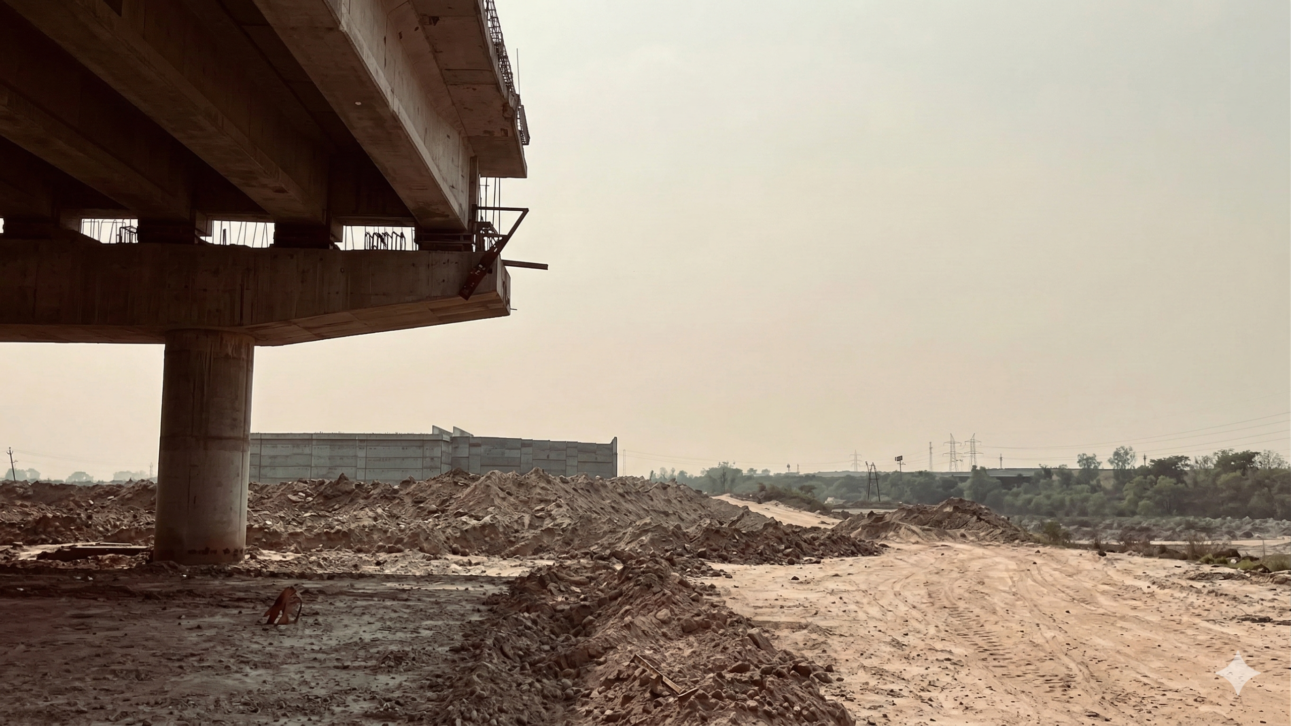 दिल्ली-मेरठ एक्सप्रेसवे फेज 5 निर्माण स्थल, मेरठ, उत्तर प्रदेश — NHAI परियोजना 2026