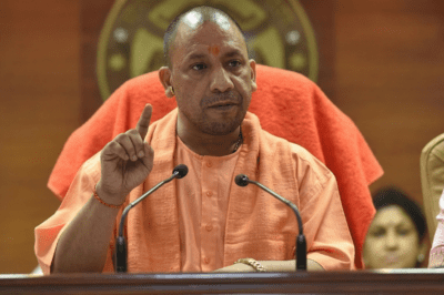 सीएम योगी की बड़ी सौगात: आंगनबाड़ी कार्यकत्रियों को साड़ी-यूनिफॉर्म, बीमा और आयुष्मान कार्ड