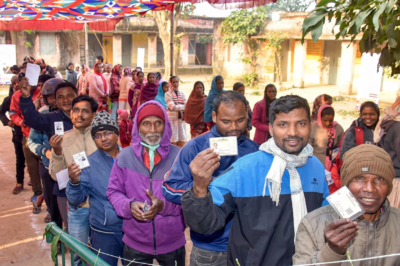 Festival of Democracy: असम, केरल और पुडुचेरी में भारी Voting